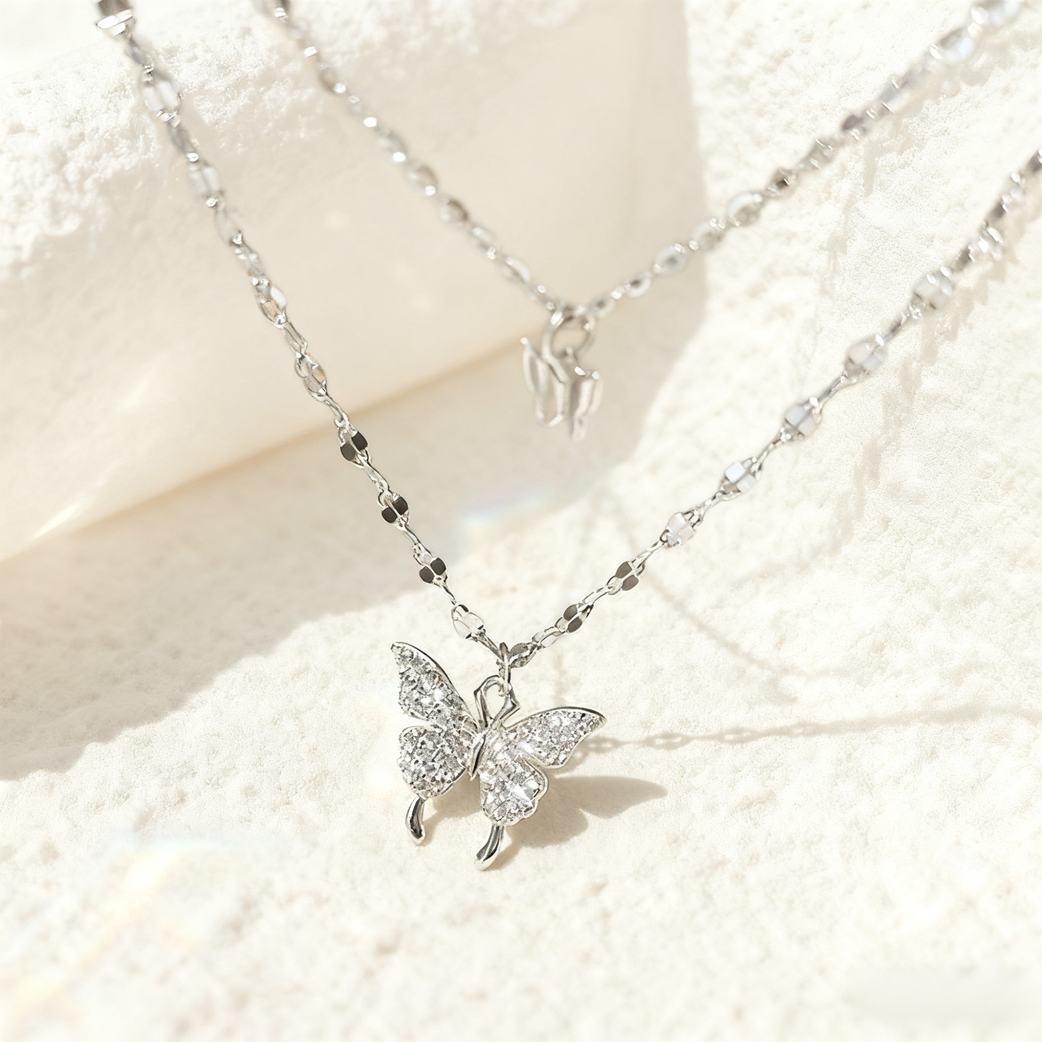 Doppellagige Kette mit Schmetterlingsanhänger für Damen