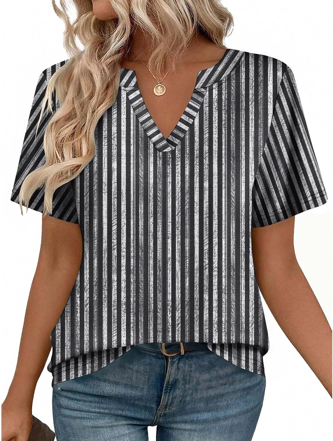 Women's short-sleeved V-neck T-shirt, cute and casual style