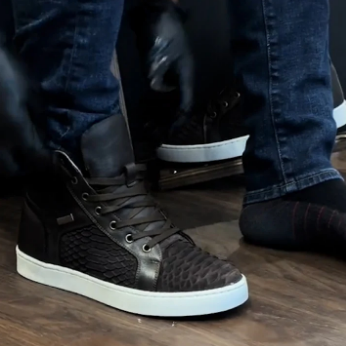 ltalian handmadepython leathertextured high-topclassic boots