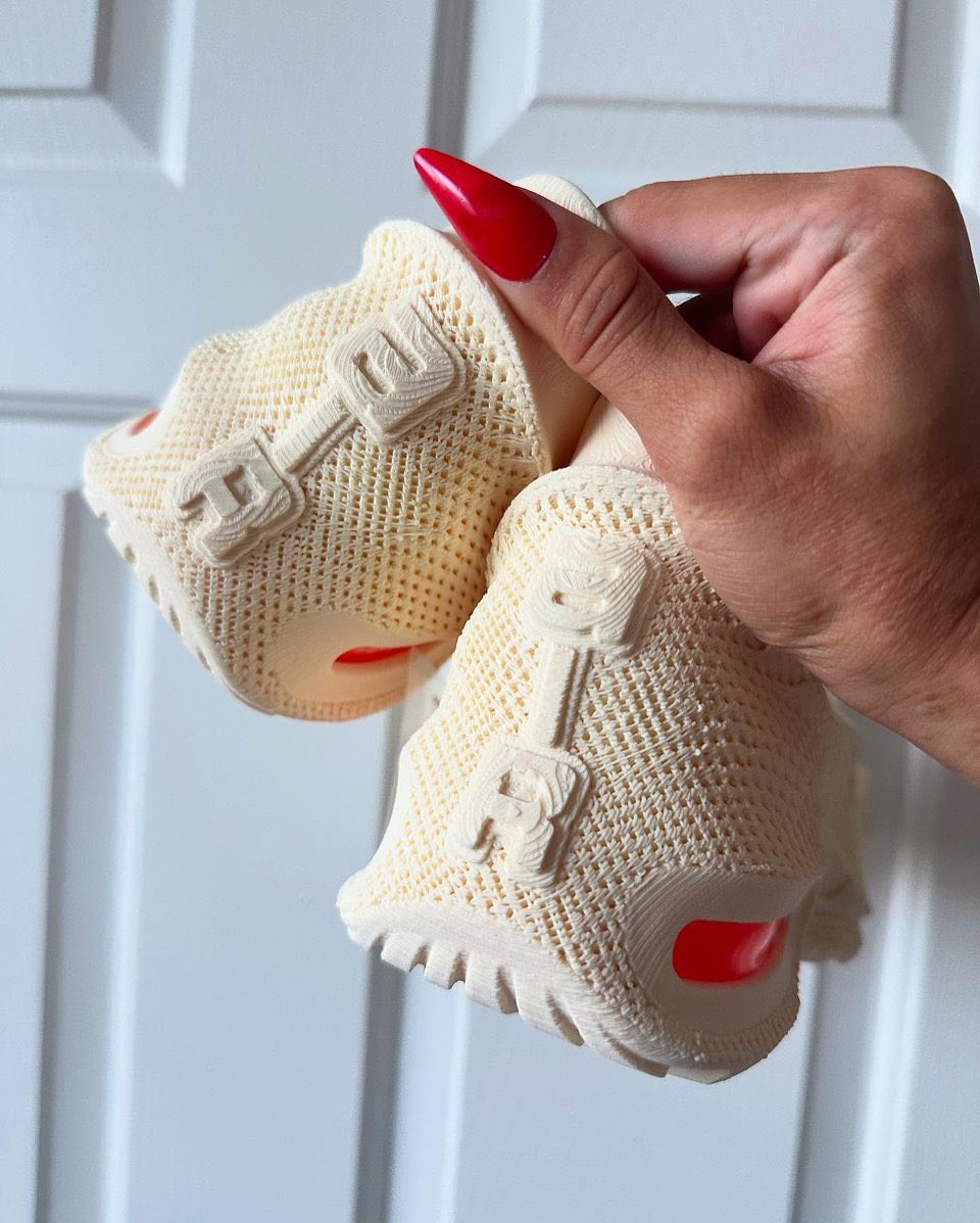 3D printed air cushion sports shoes