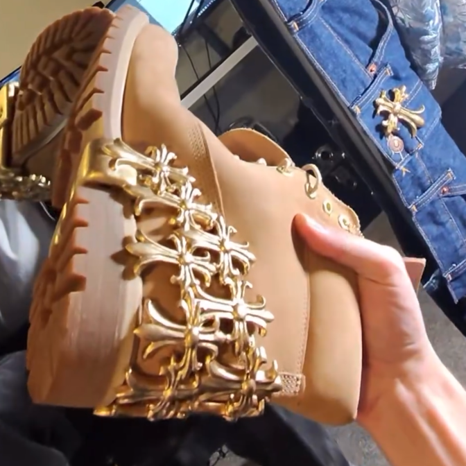 Cross-shaped buckle boots