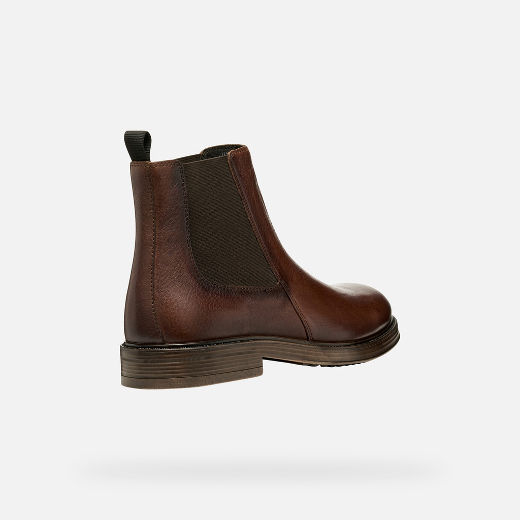 Slip-on Chelsea boots