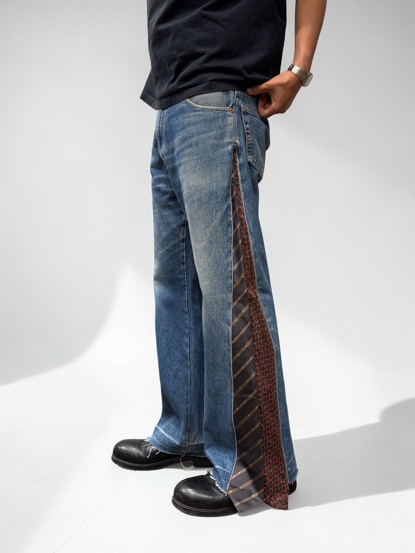 Tie-stitched jeans