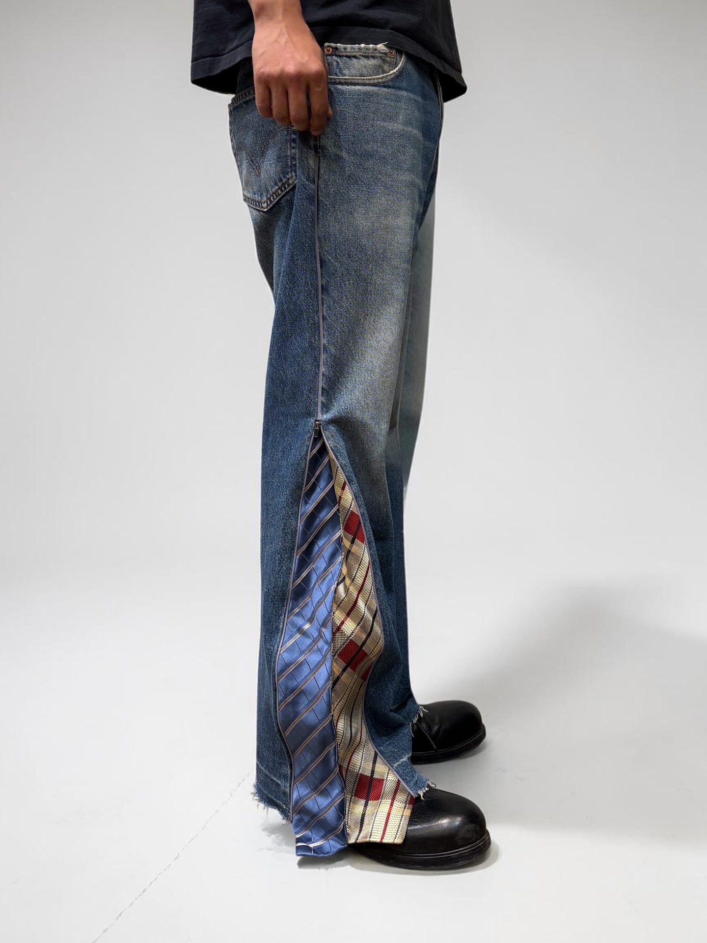 Tie-stitched jeans