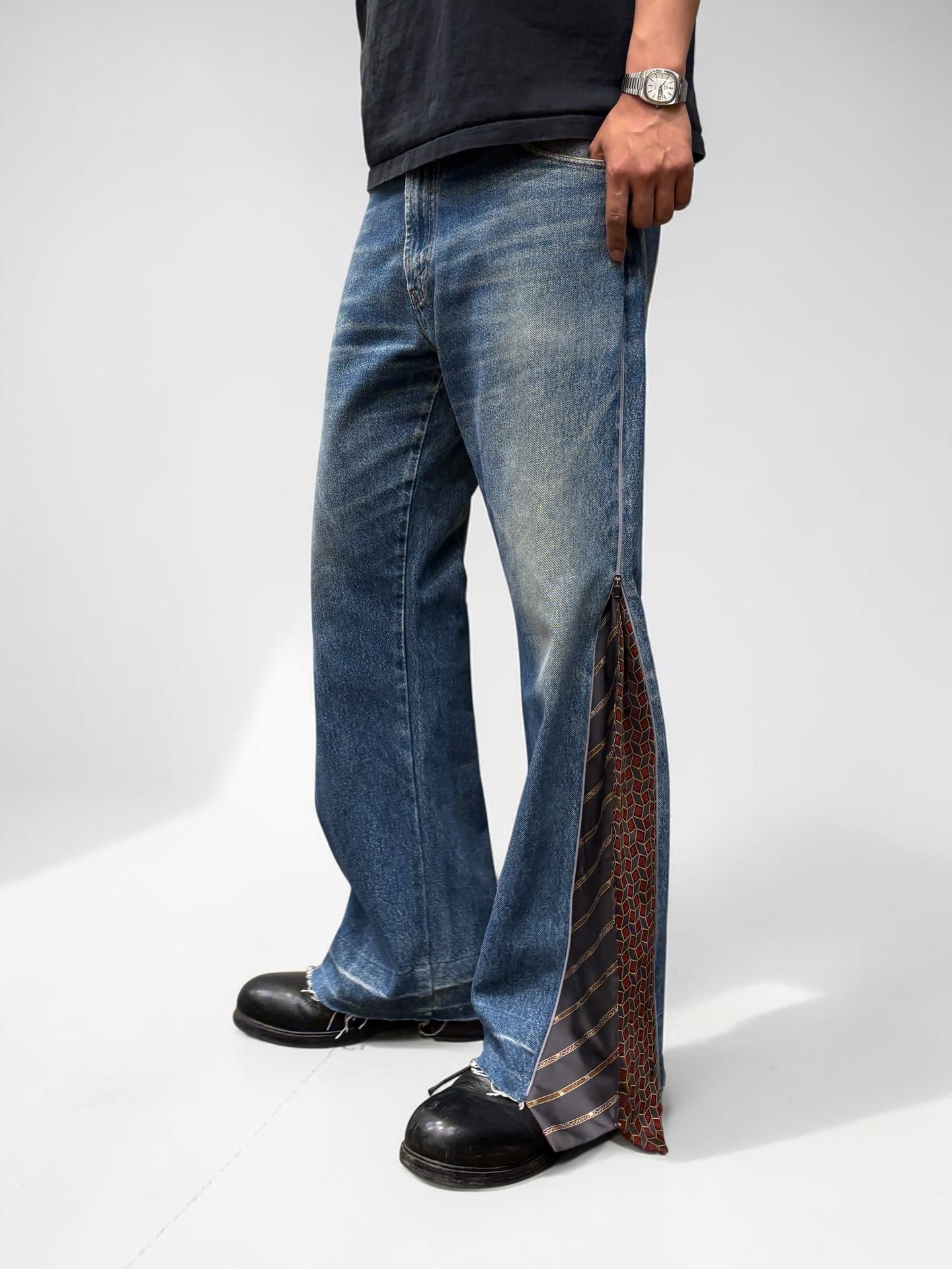 Tie-stitched jeans