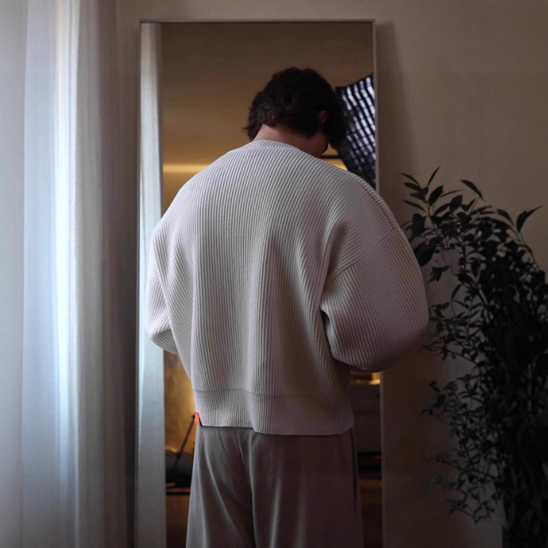 Heavyweight minimalist design loose pullover sweater