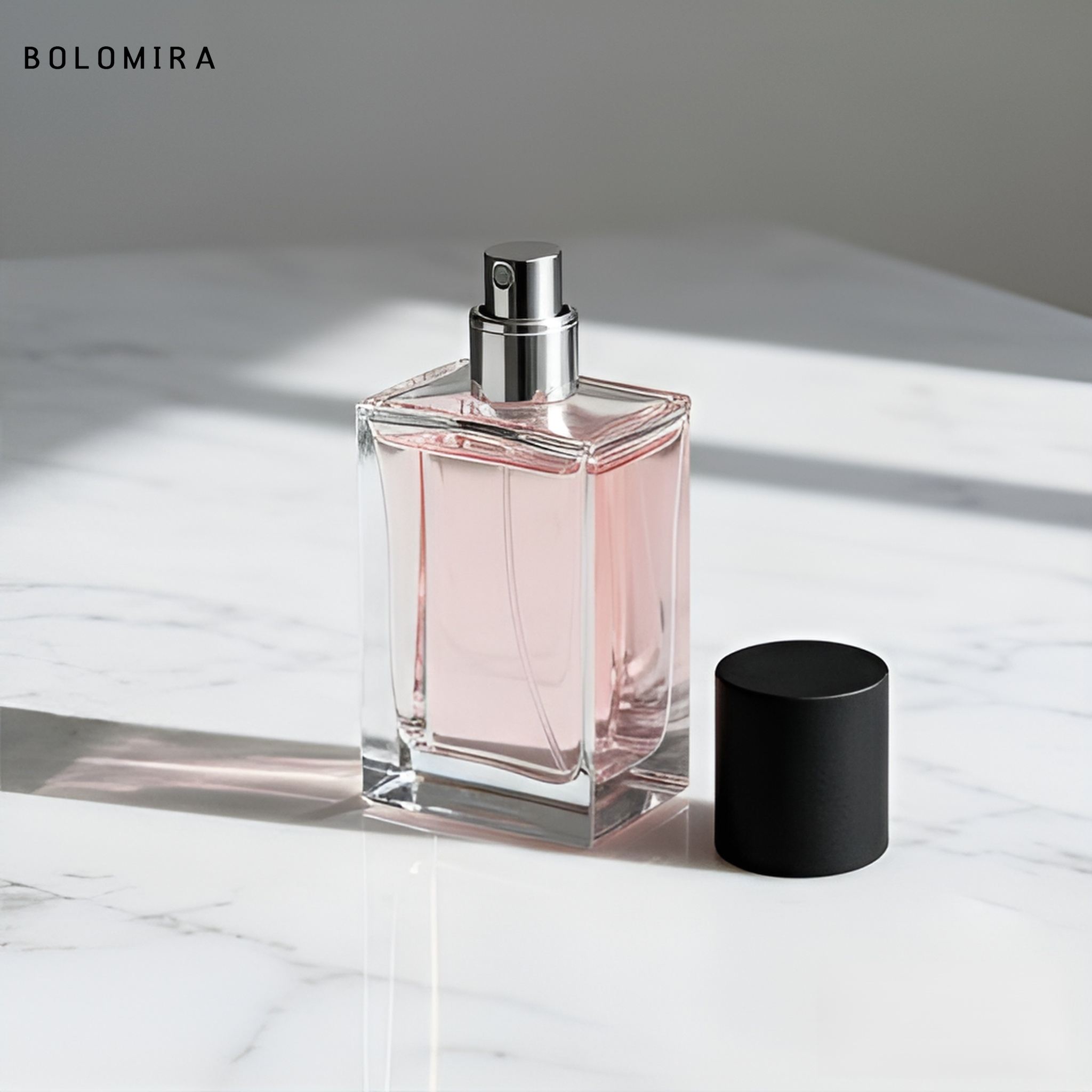 Detail flakonu toaletn&iacute; vody Rose 50ml