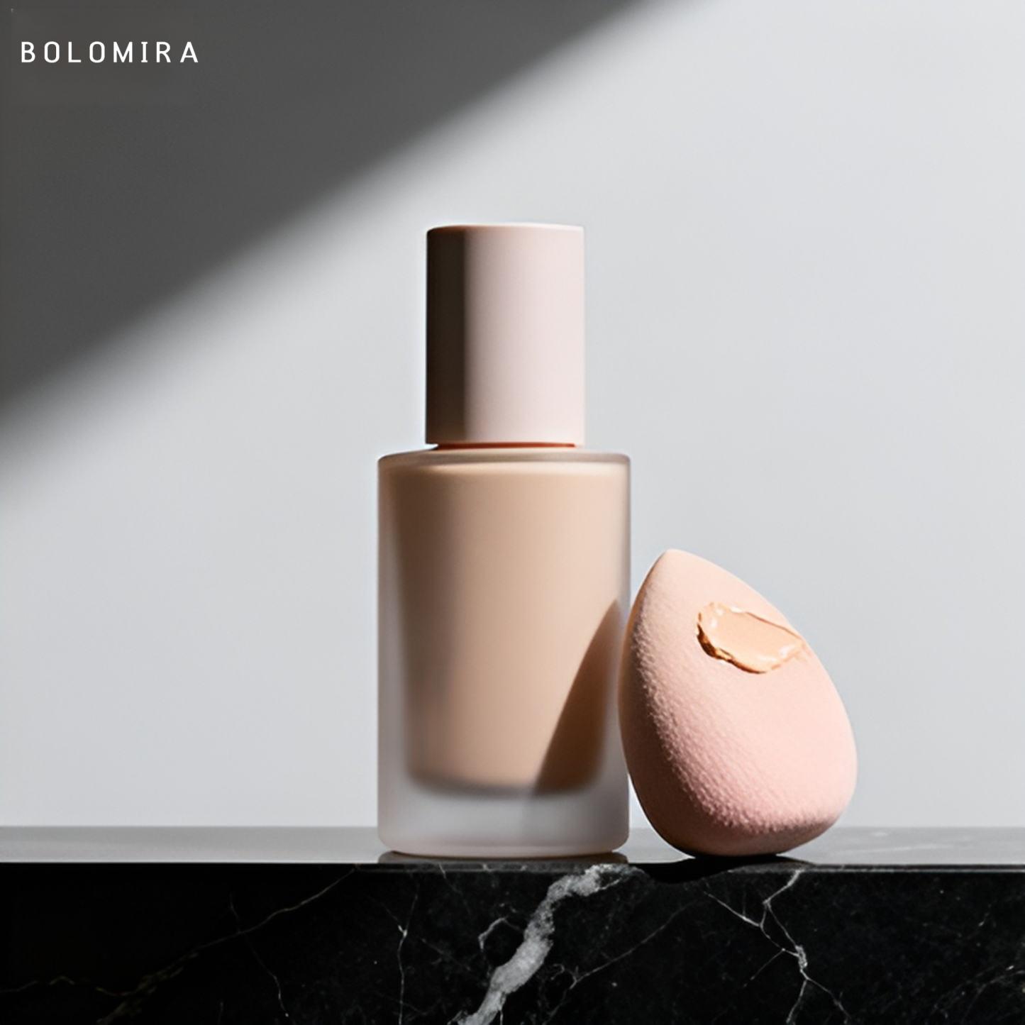 Dlouhotrvající make-up 30 ml pro korektor, smíšenou pleť a neblednoucí make-up