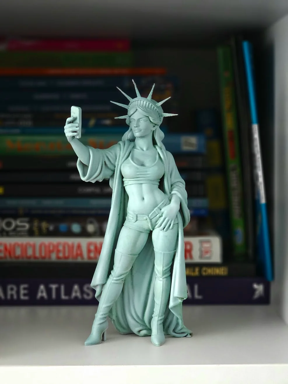 Statue of Liberty Selfie Figurine – 250th Anniversary Commemorative Ed