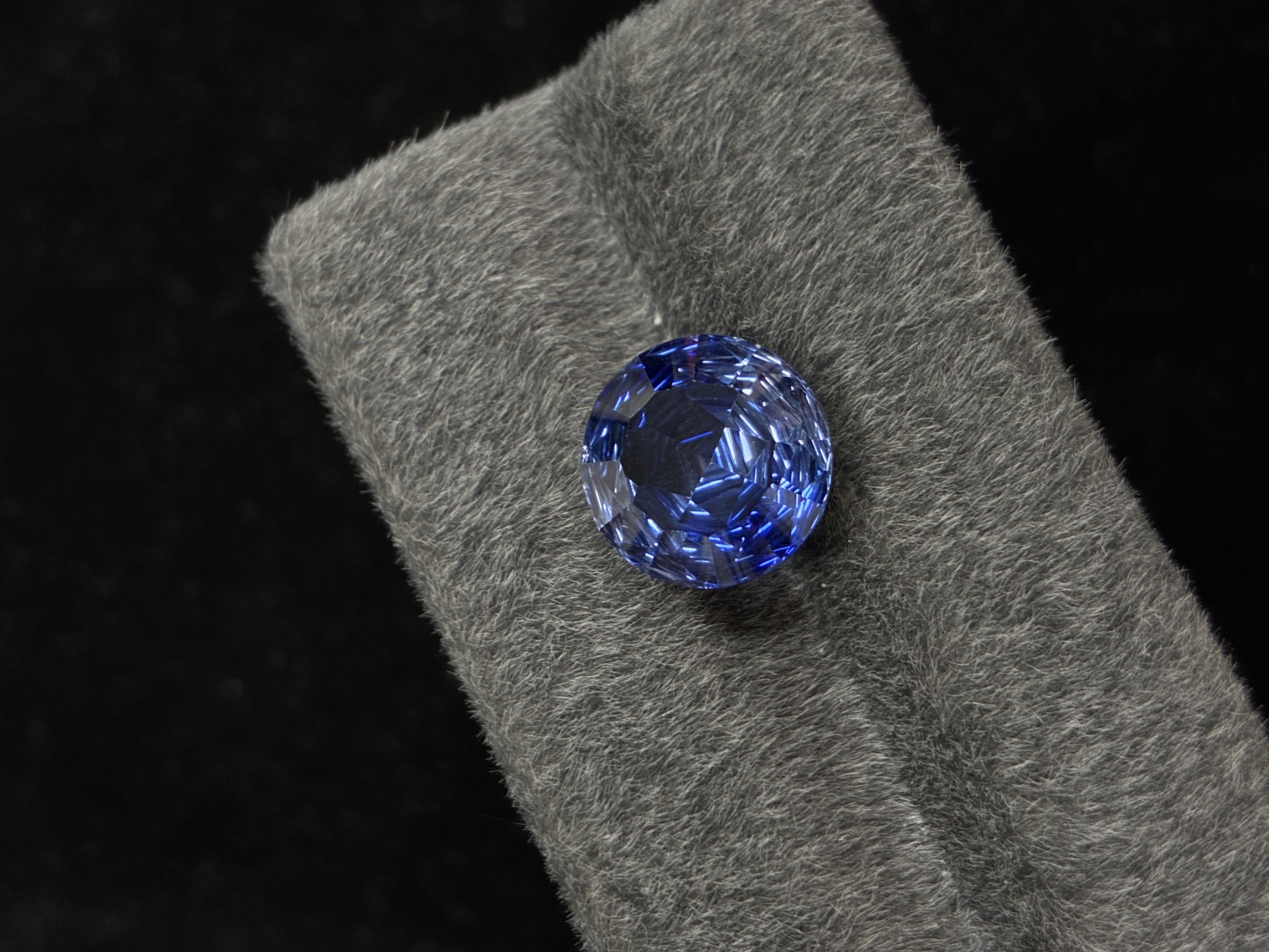 Lab-Grown Cornflower Blue Sapphire – Firework Fantasy Cut