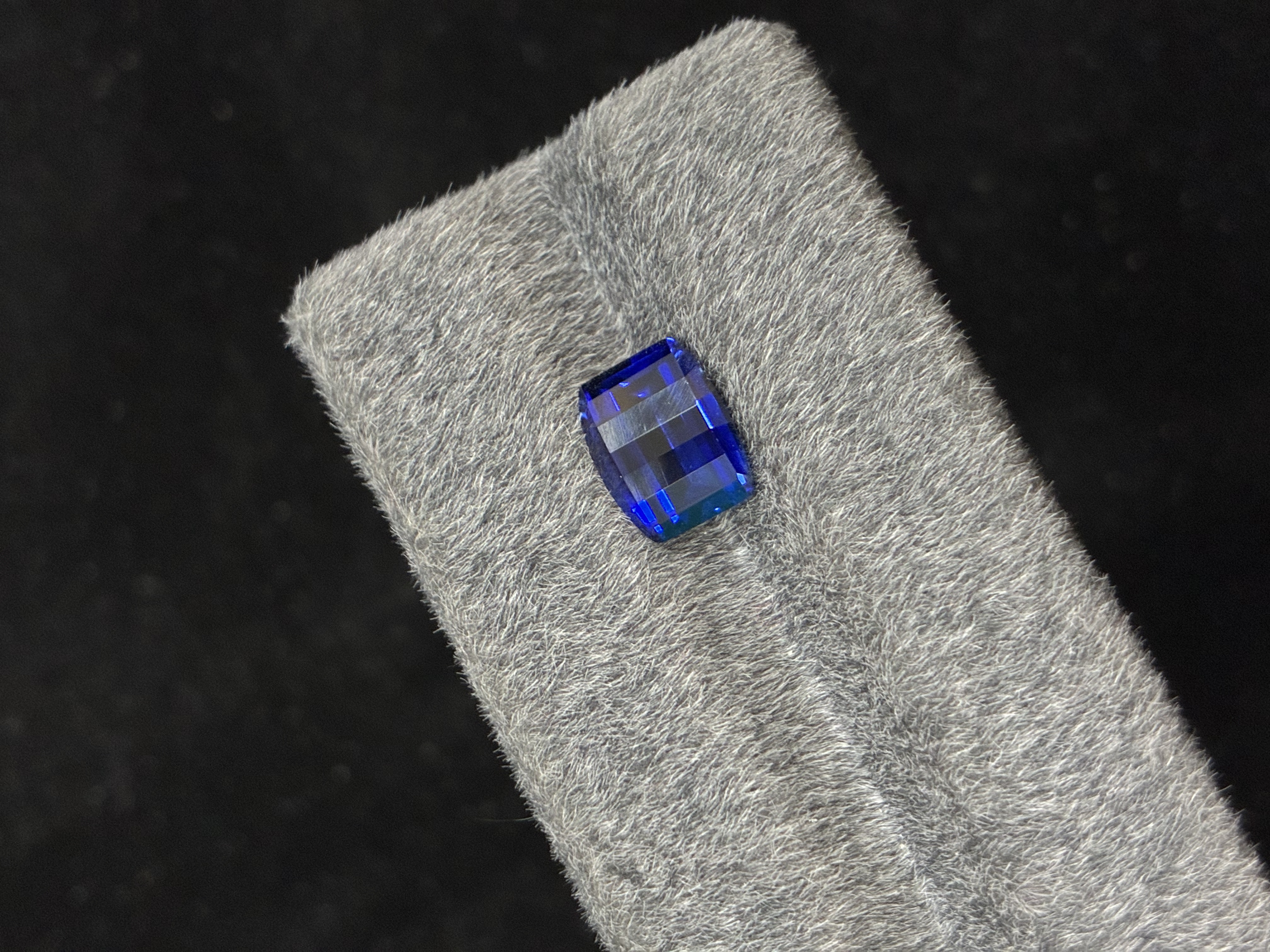 Lab-Grown Royal Blue Sapphire – Mosaic Fantasy Cut