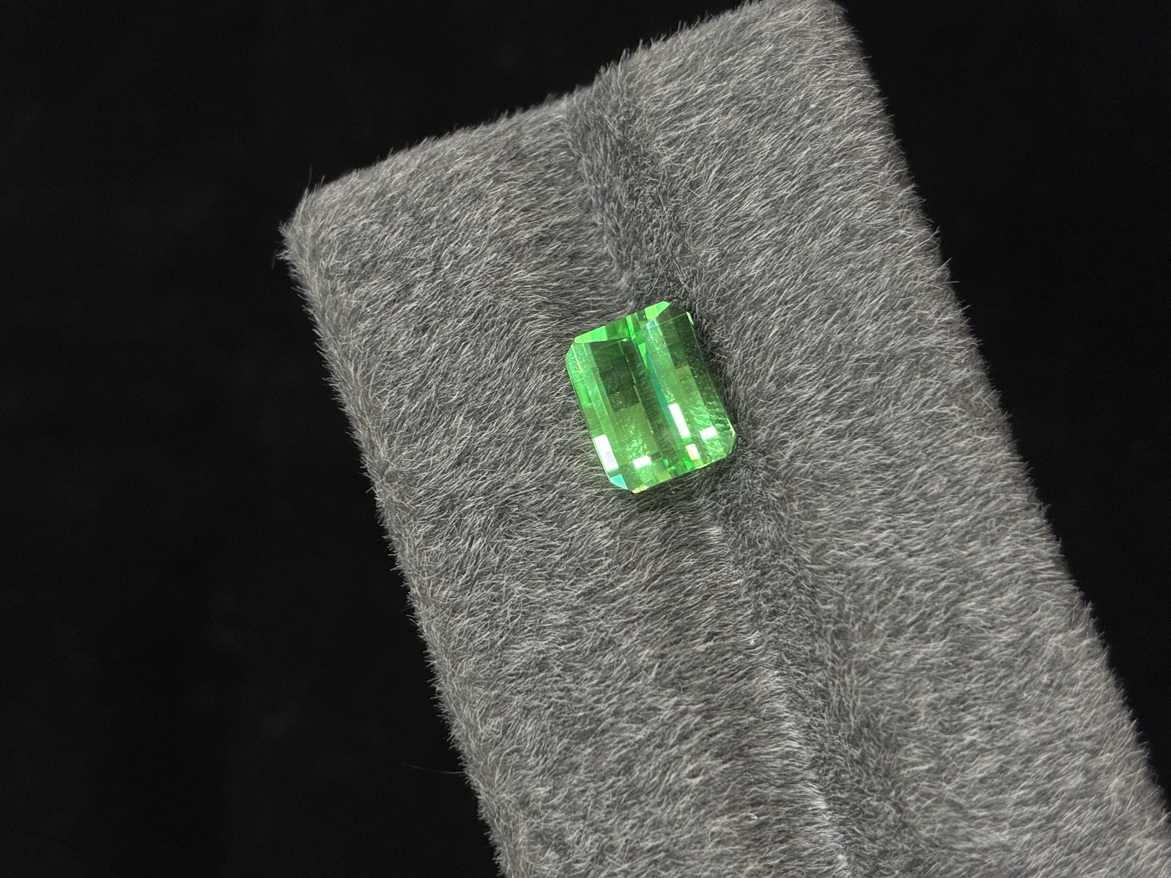 Lab-Grown Green Sapphire – Mosaic Fantasy Cut