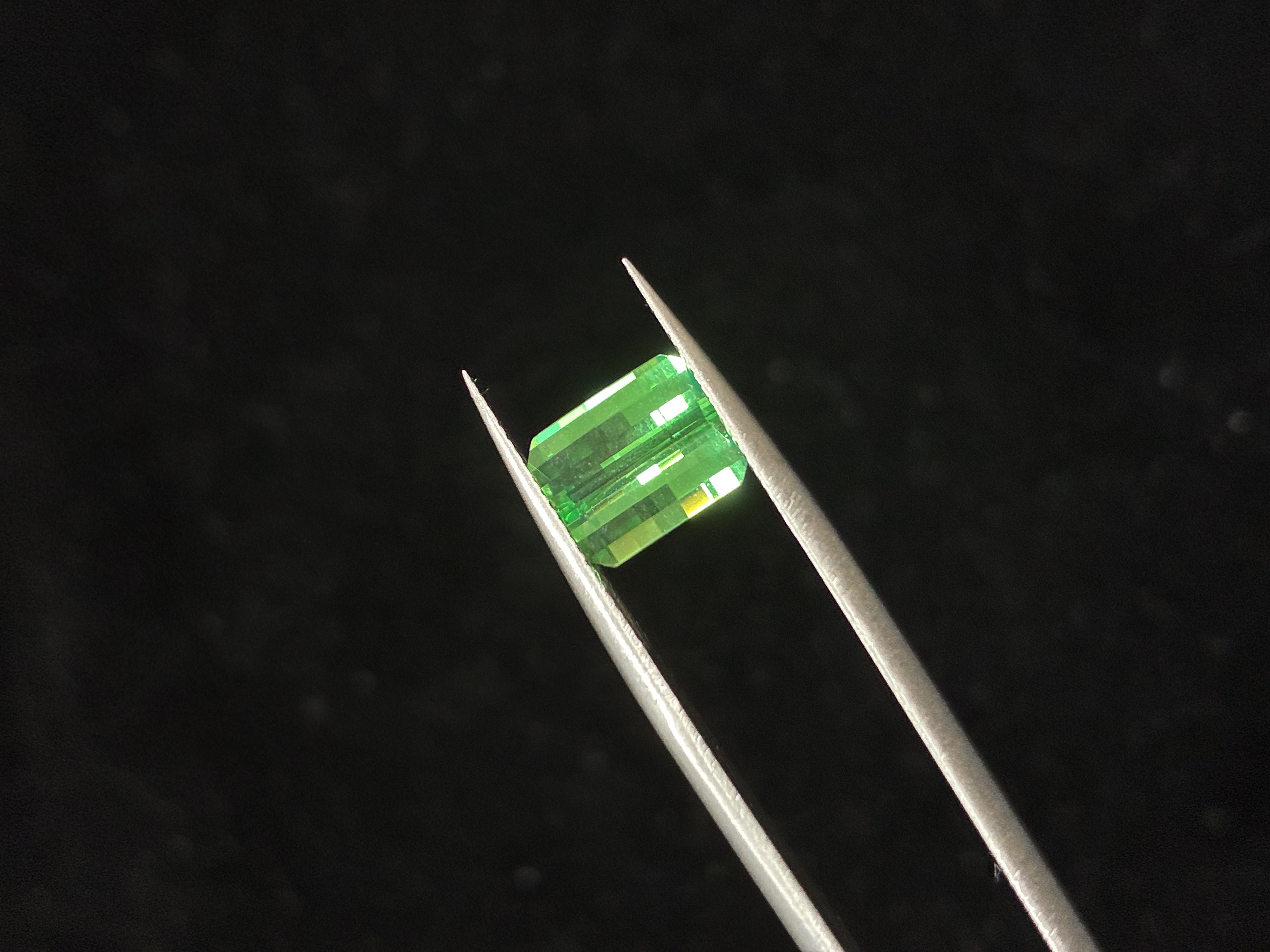 Lab-Grown Green Sapphire – Mosaic Fantasy Cut