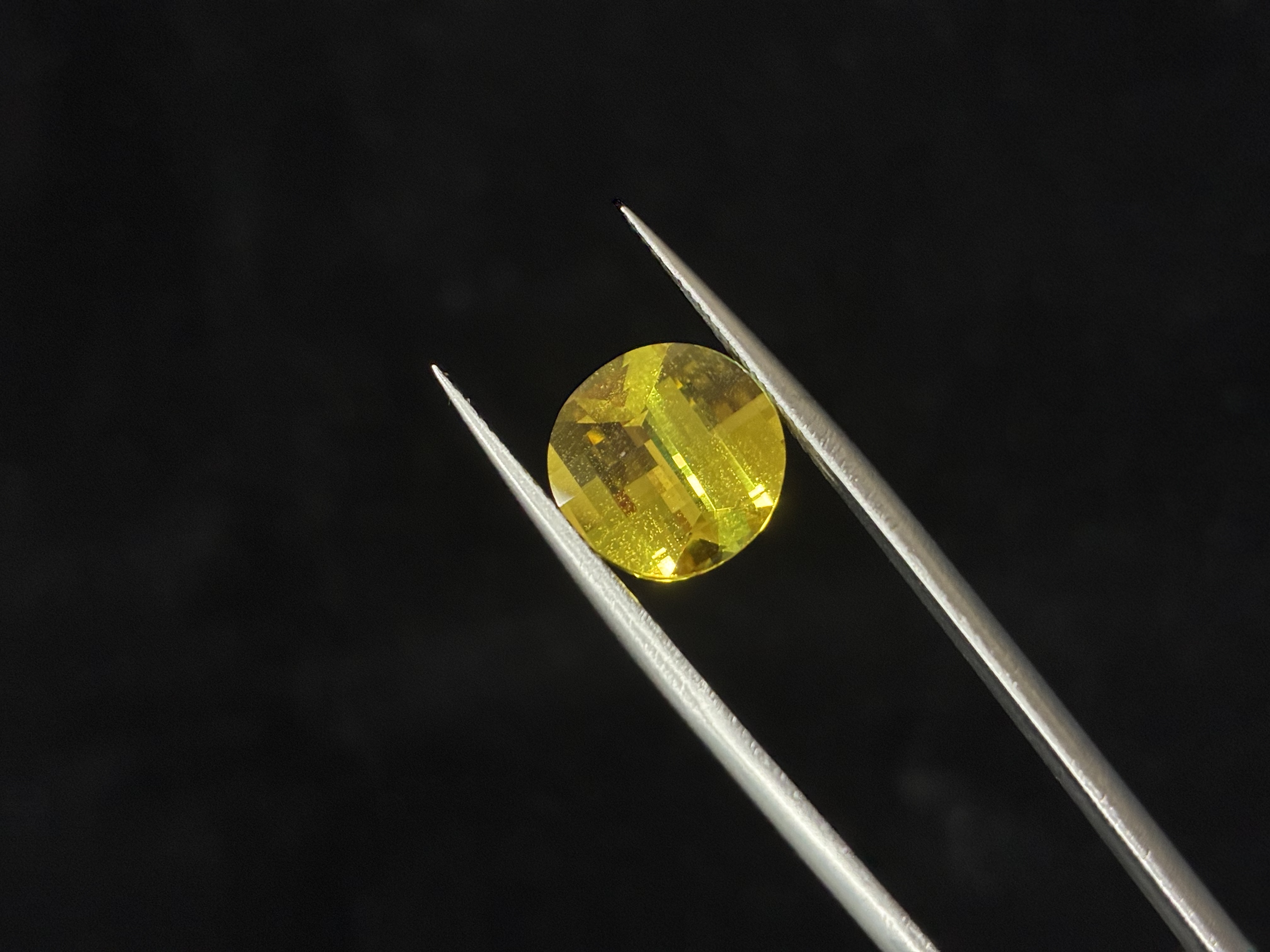 Lab-Grown Yellow Sapphire – Mosaic Fantasy Cut