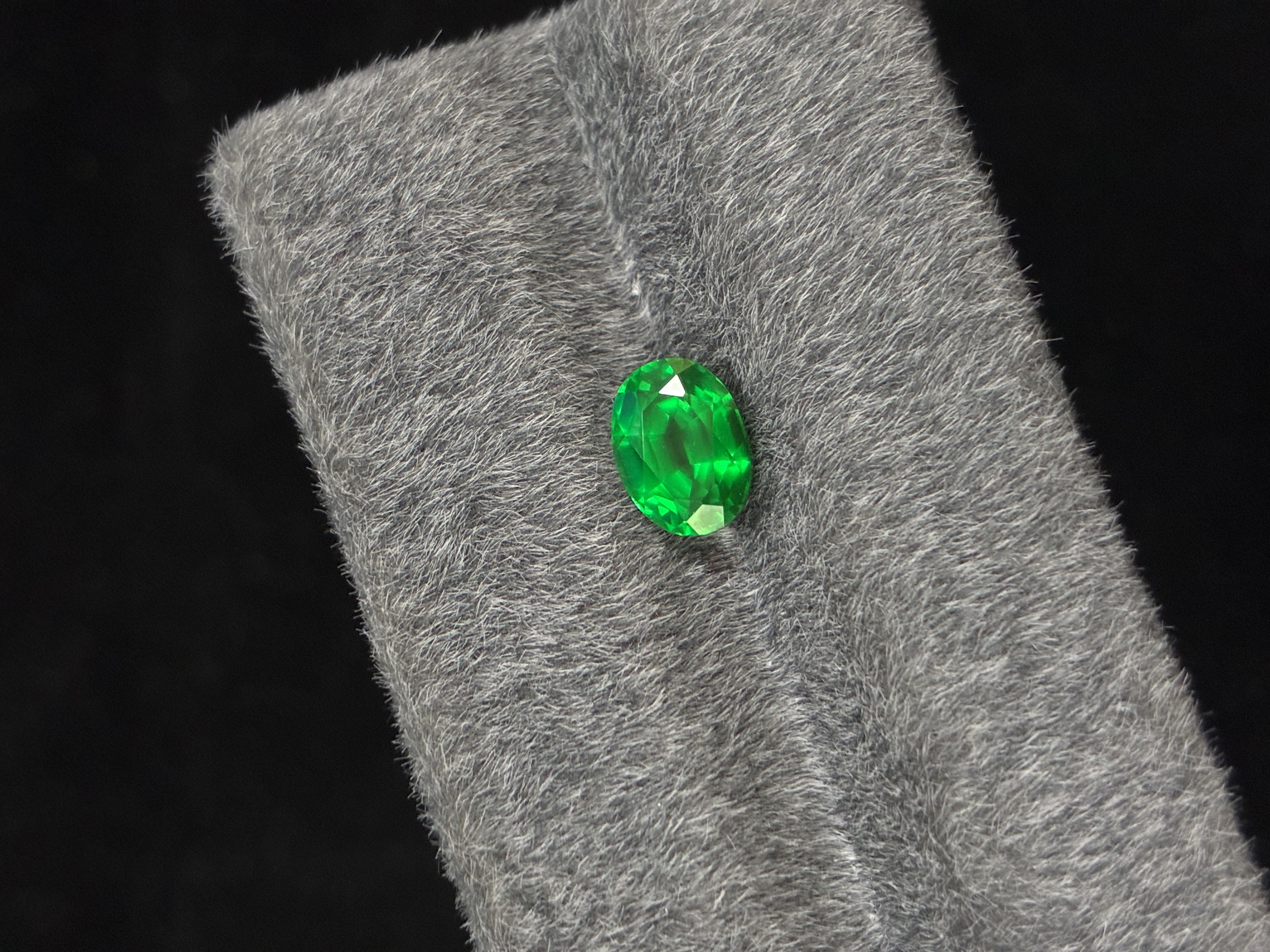 Lab-Grown Green Garnet – Oval Cut