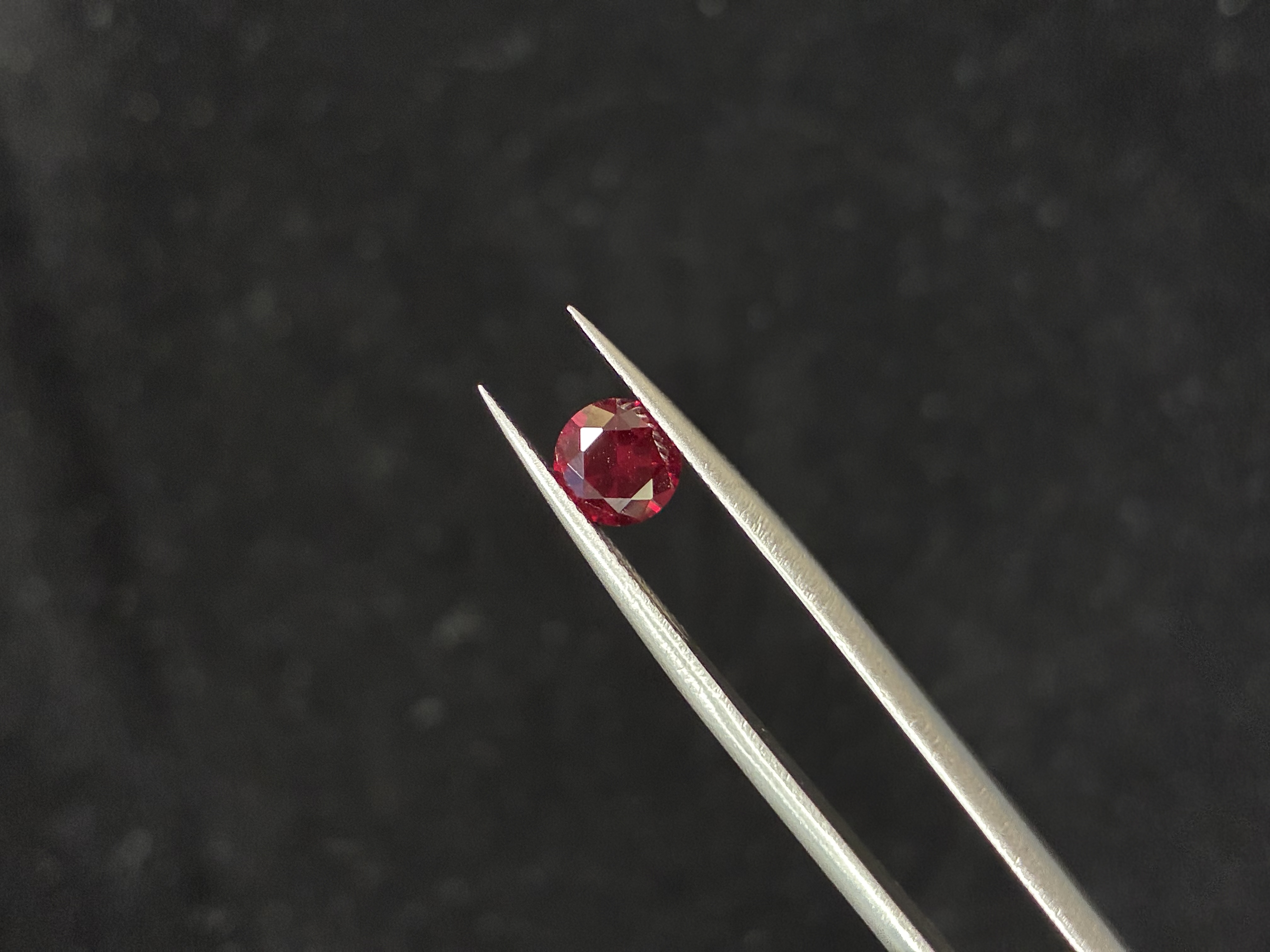 Lab-Grown Red Sapphire – Round Cut