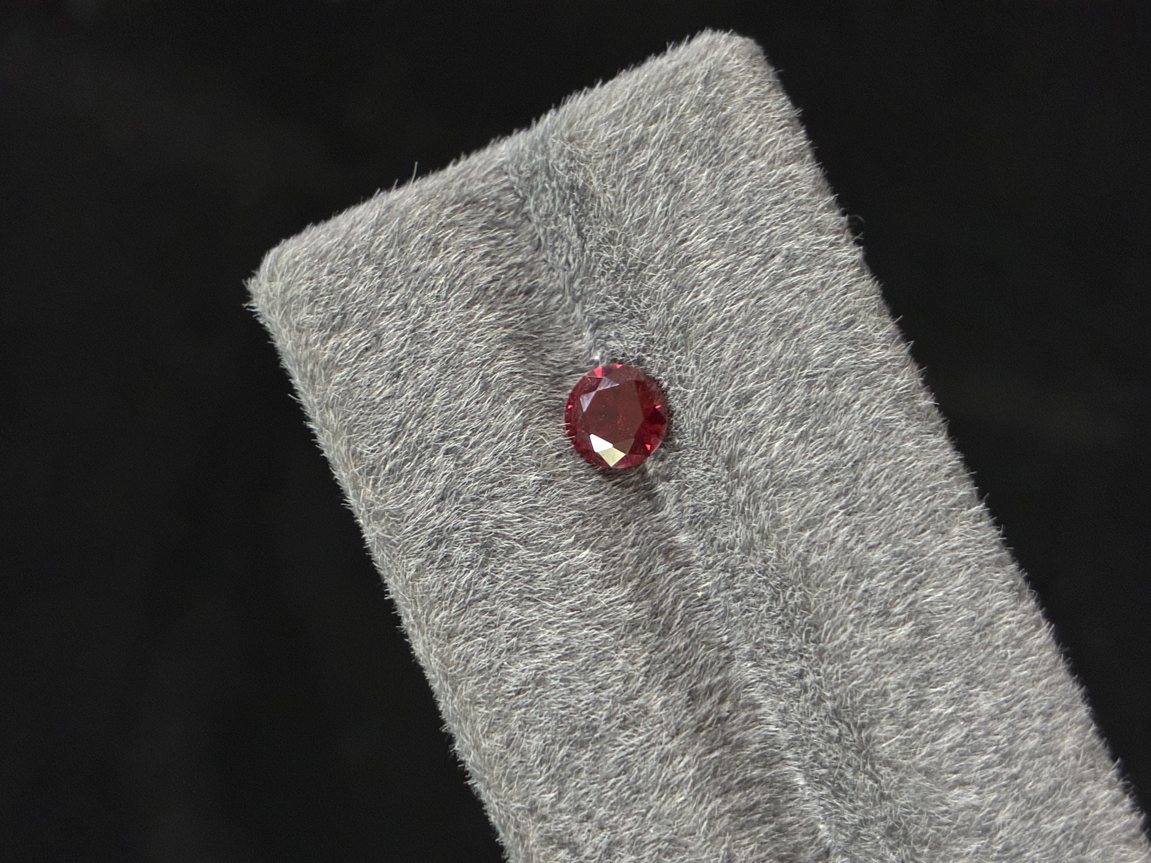 Lab-Grown Red Sapphire – Round Cut