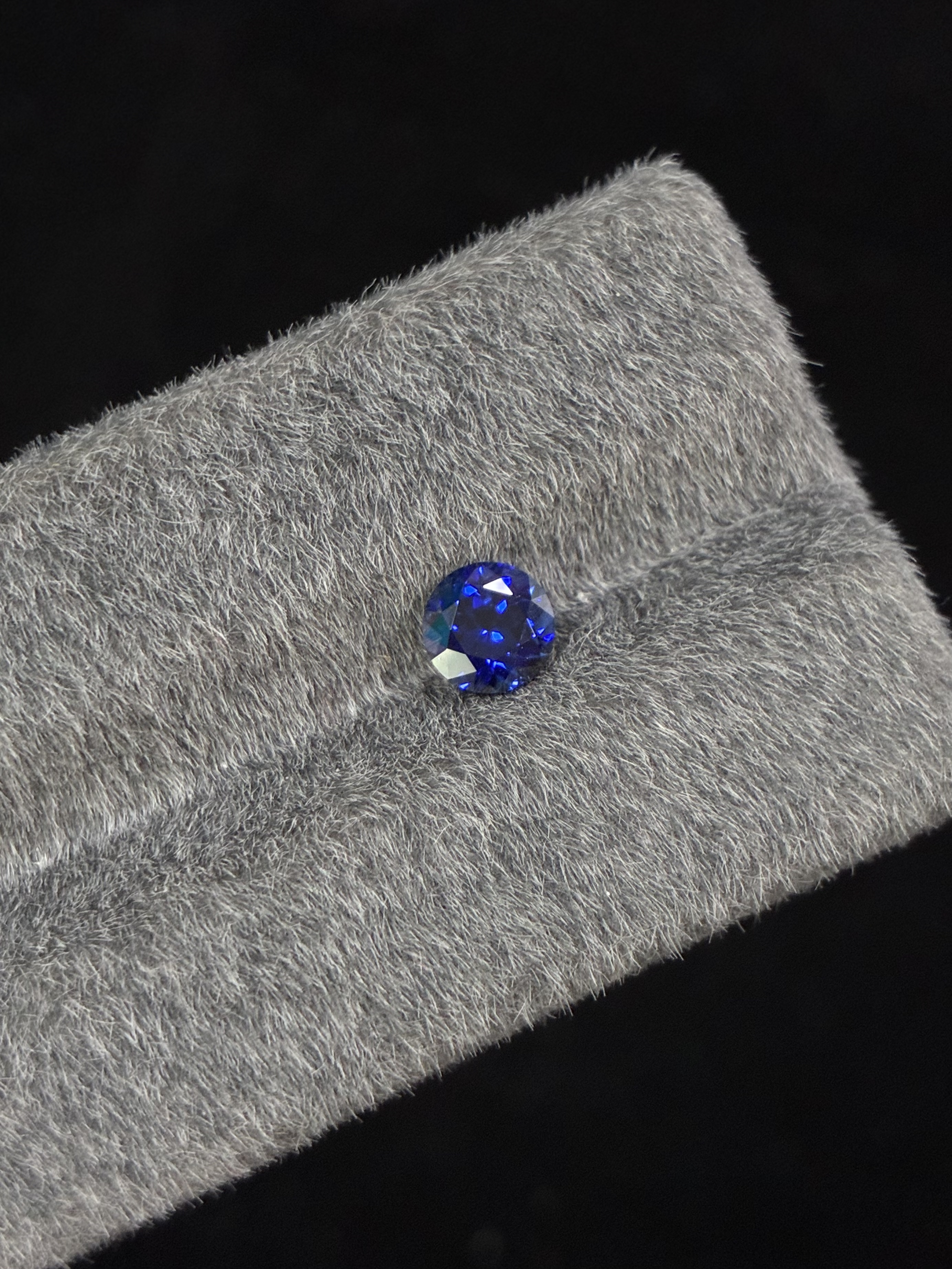 Lab-Grown Royal Blue Sapphire – Round Cut