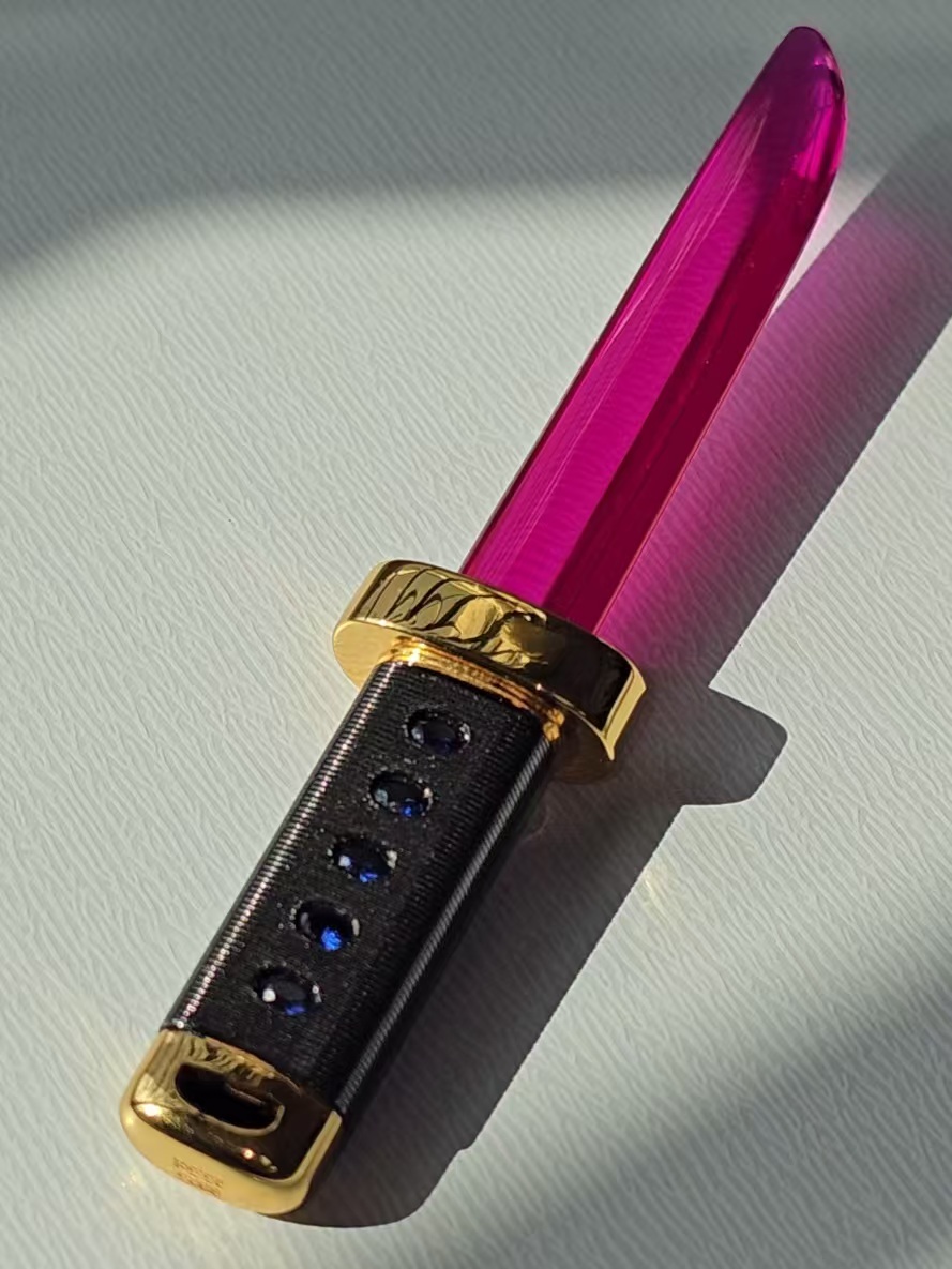 A delicate gemstone cultivation knife pendant.