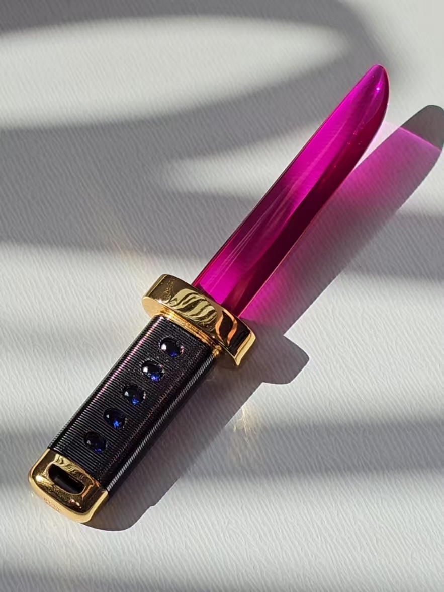 A delicate gemstone cultivation knife pendant.