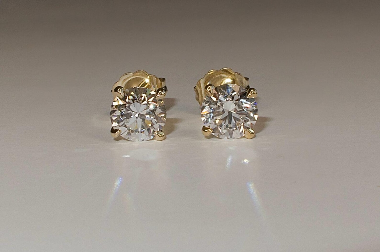1.00 Carat Lab Grown Round Cut Diamond Stud Earrings 0.50ct each 