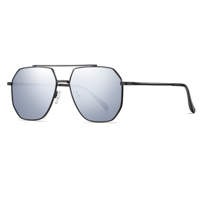 Cash-Fashionable sunglasses