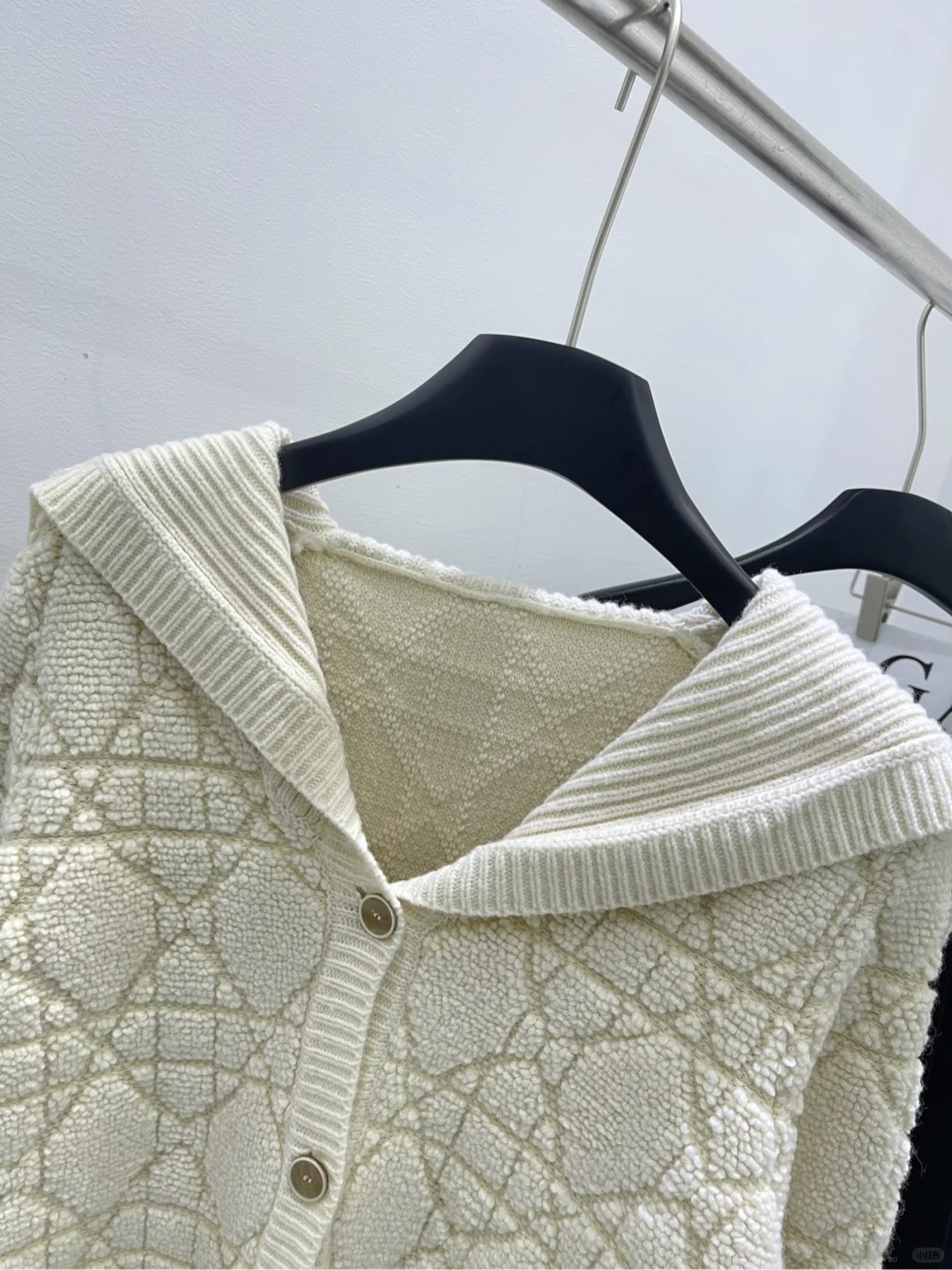 DIO White Rattan Check Navy Collar Cardigan