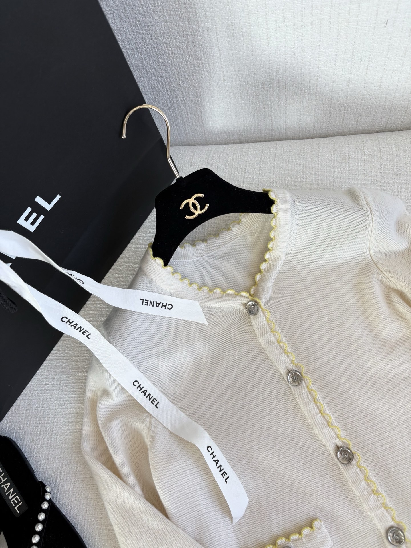 CHNEL Wave Lace Cashmere Cardigan