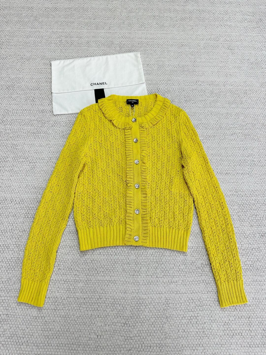CHNEL Lace Crew Neck Fortune Yellow Knit Sweater