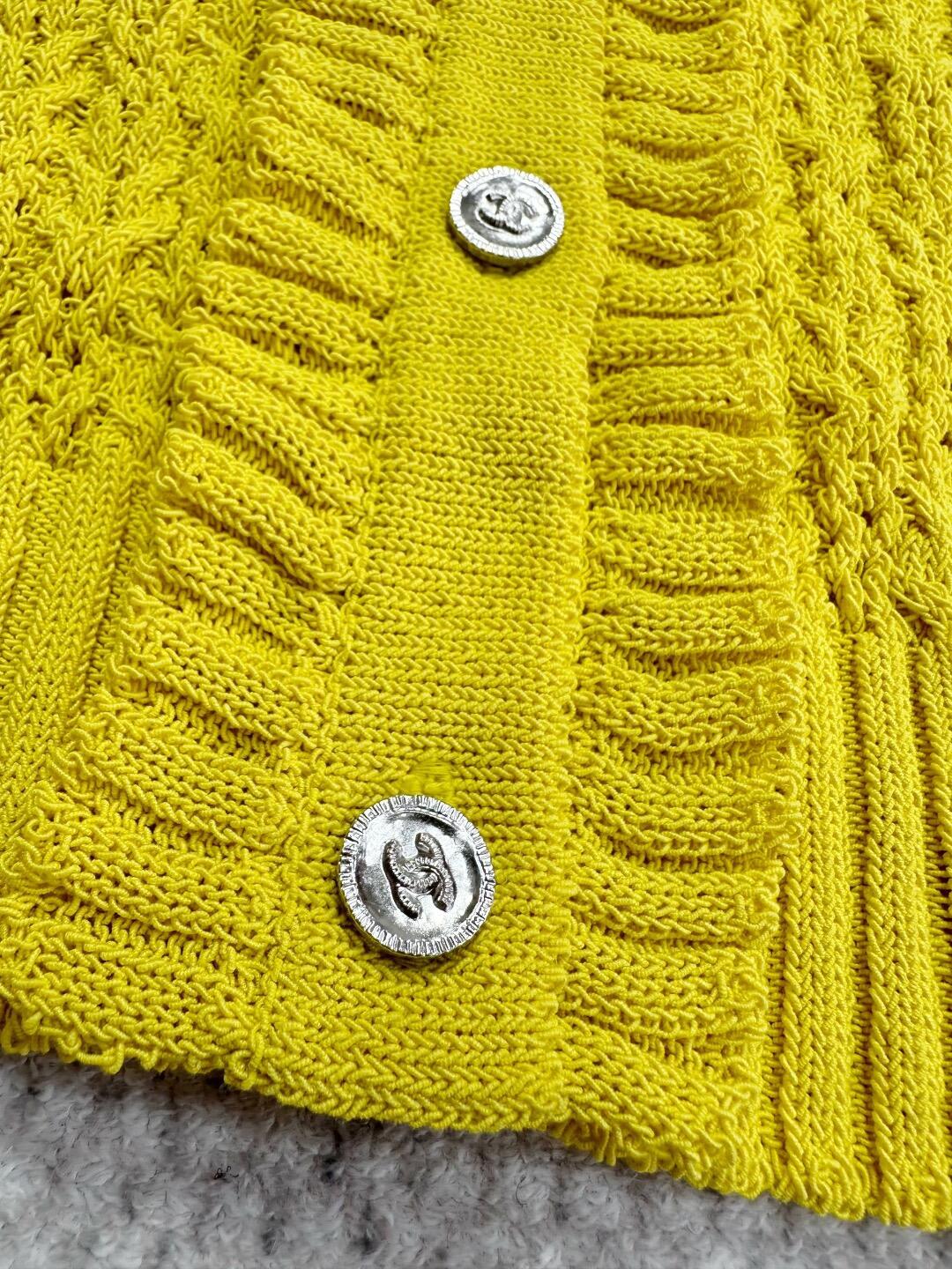 CHNEL Lace Crew Neck Fortune Yellow Knit Sweater