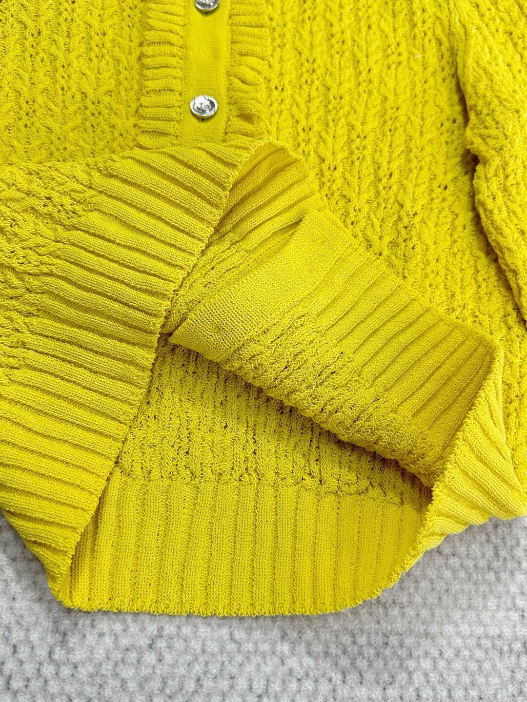 CHNEL Lace Crew Neck Fortune Yellow Knit Sweater