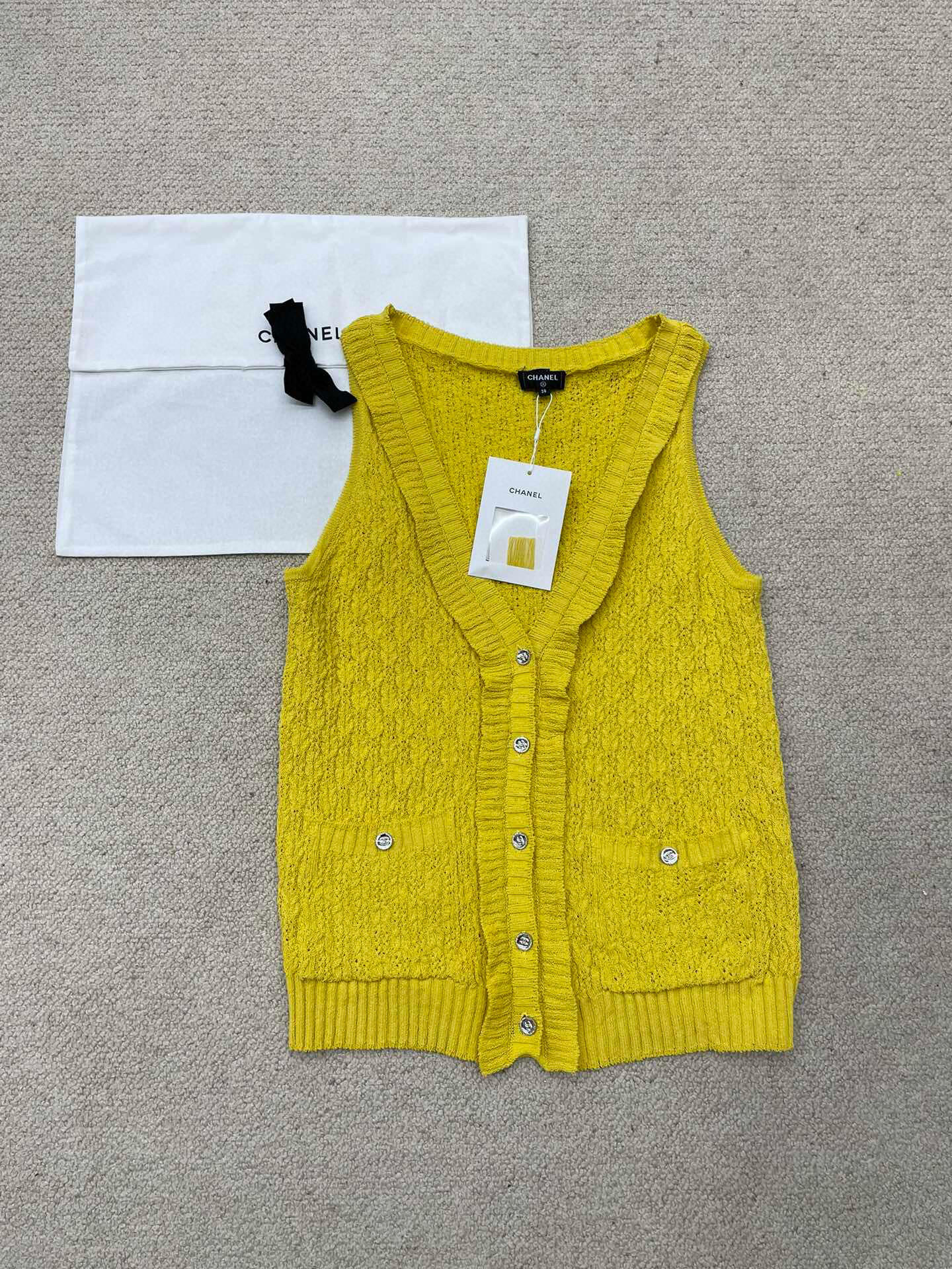 CHNEL Lace Crew Neck Fortune Yellow Knit Vest