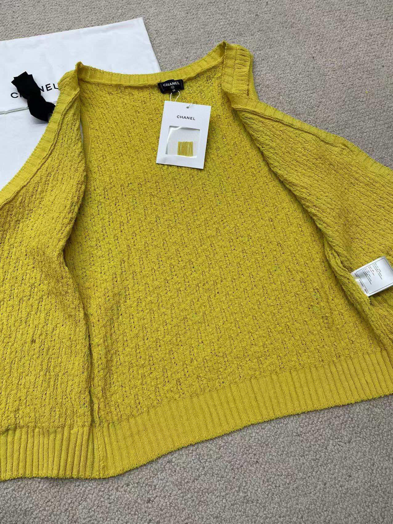 CHNEL Lace Crew Neck Fortune Yellow Knit Vest