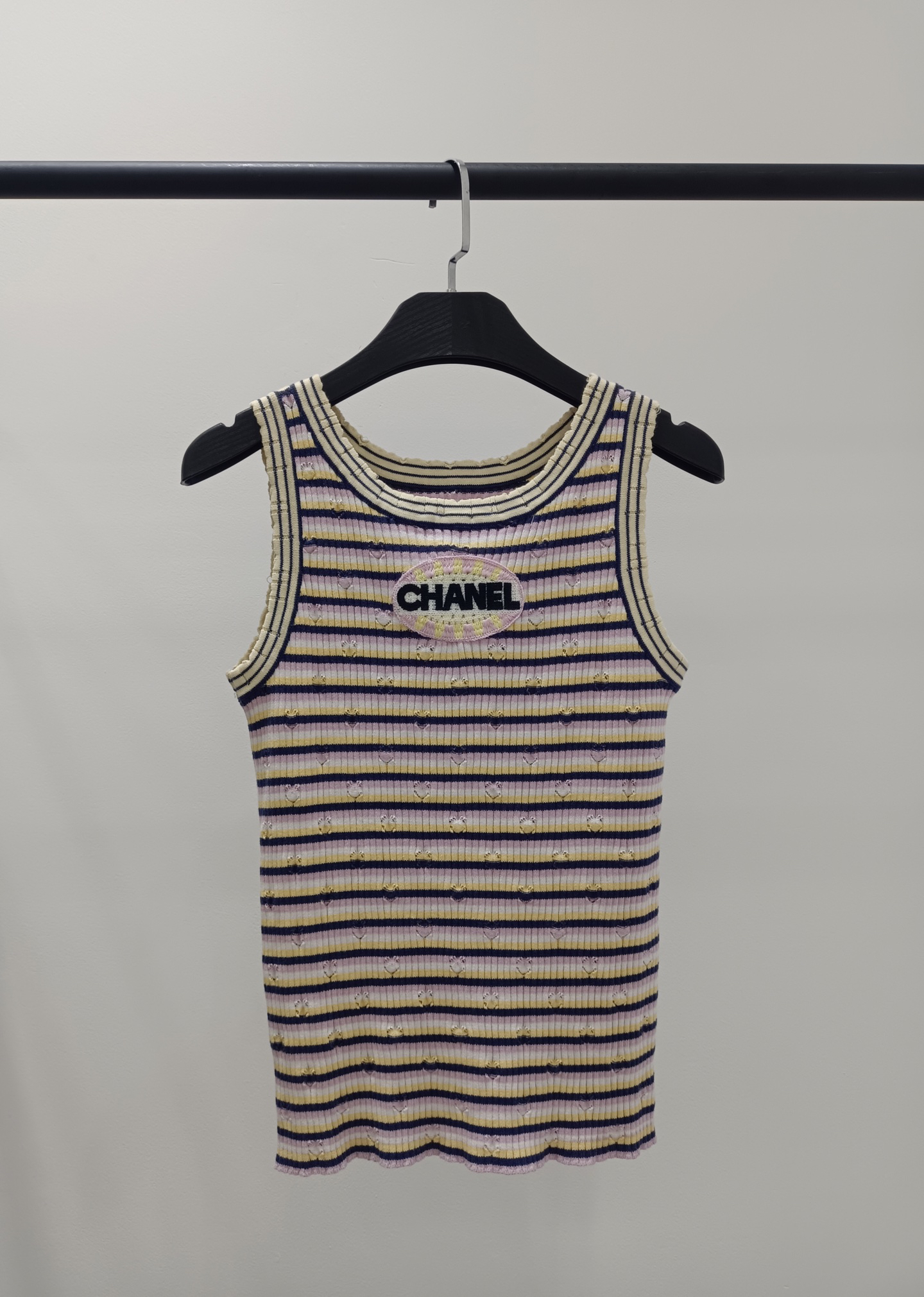 CHANE25SS Striped Knit Vest