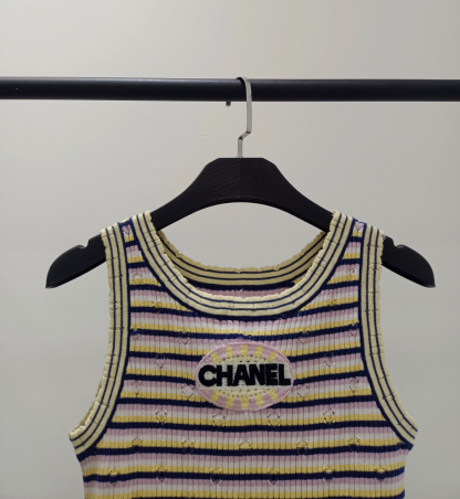 CHANE25SS Striped Knit Vest