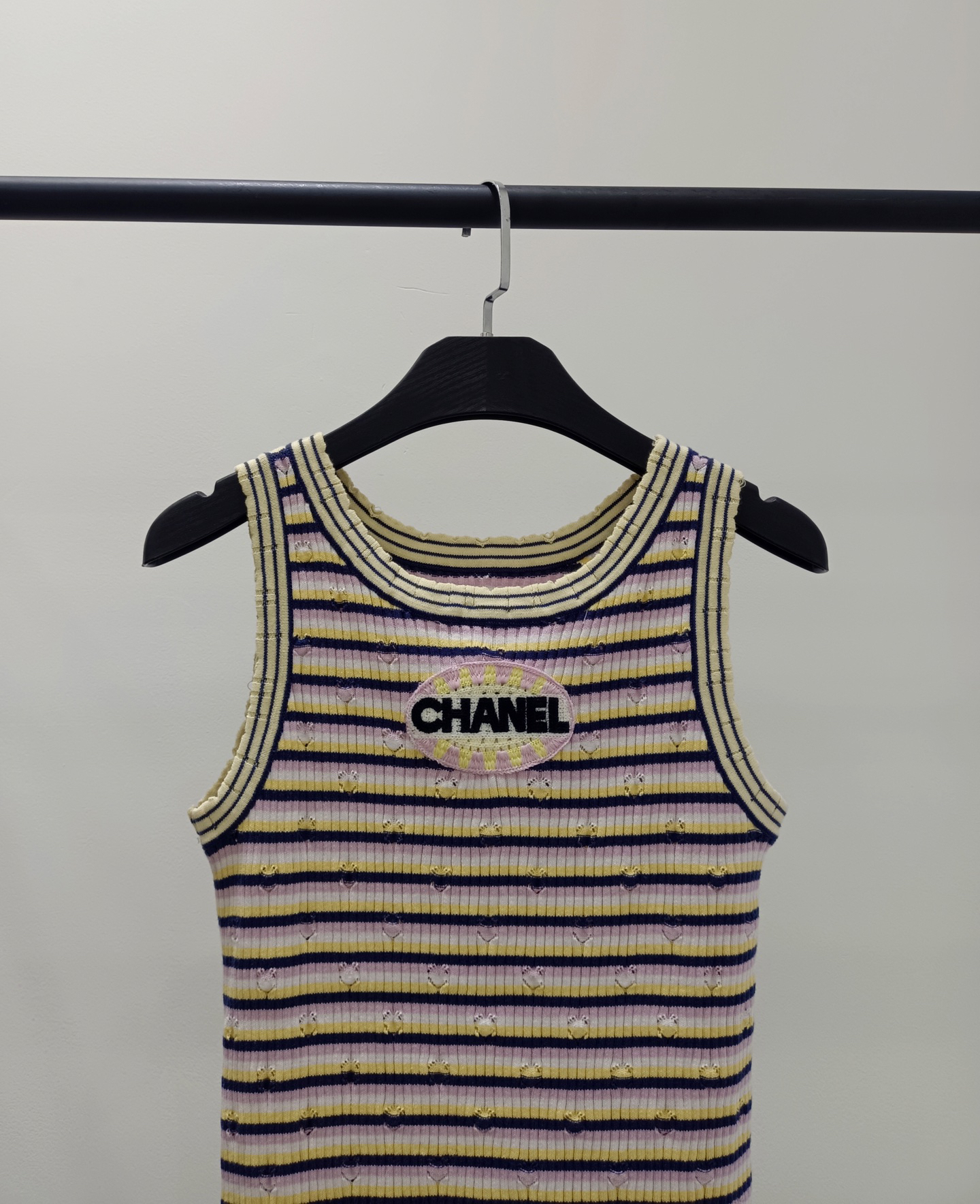 CHANE25SS Striped Knit Vest