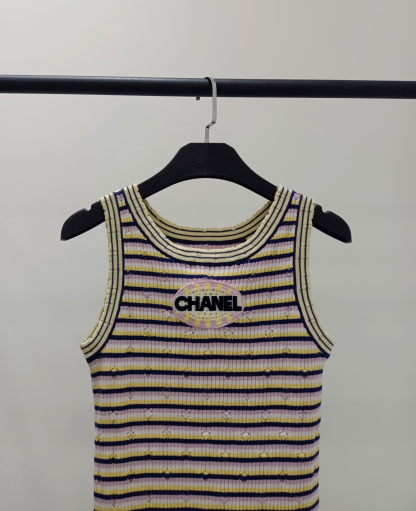 CHANE25SS Striped Knit Vest