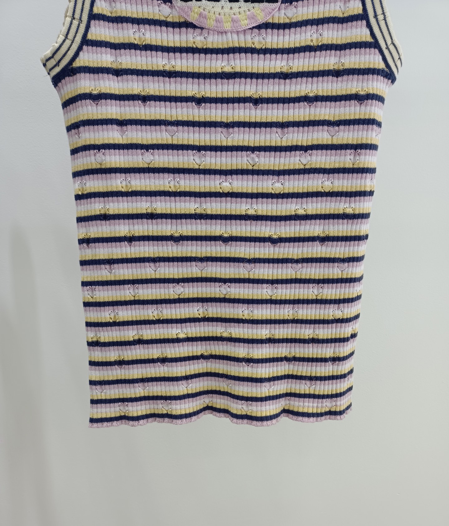 CHANE25SS Striped Knit Vest