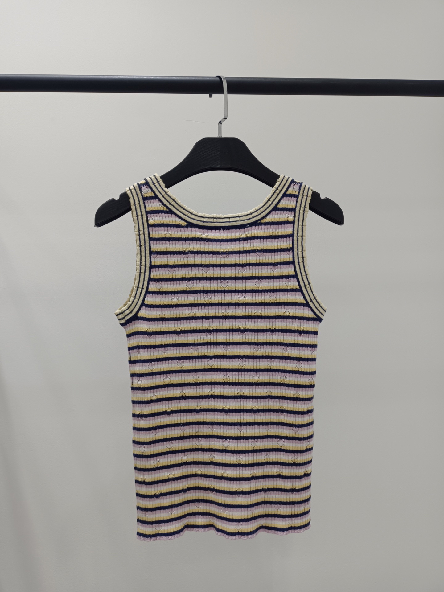 CHANE25SS Striped Knit Vest