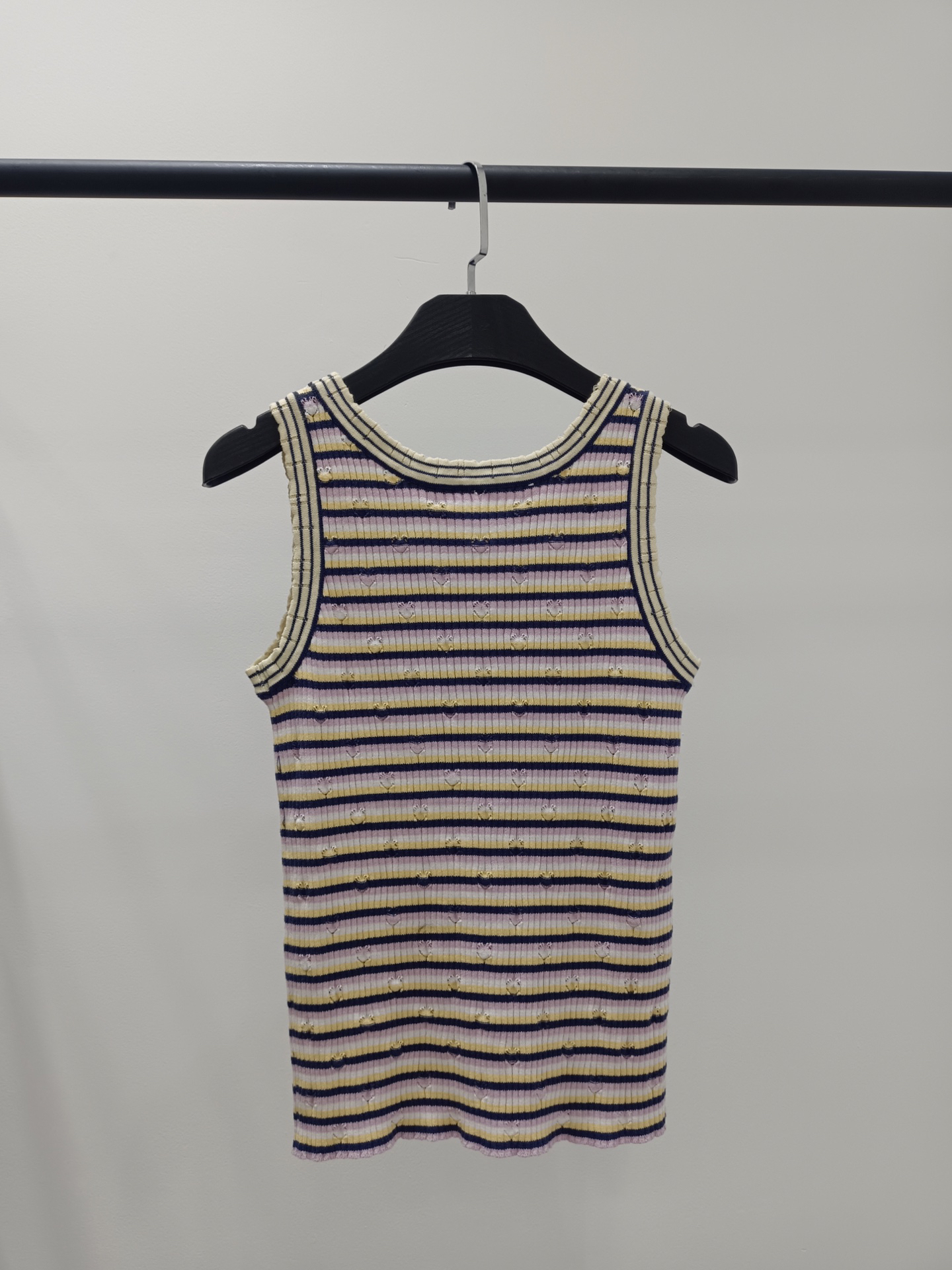 CHANE25SS Striped Knit Vest