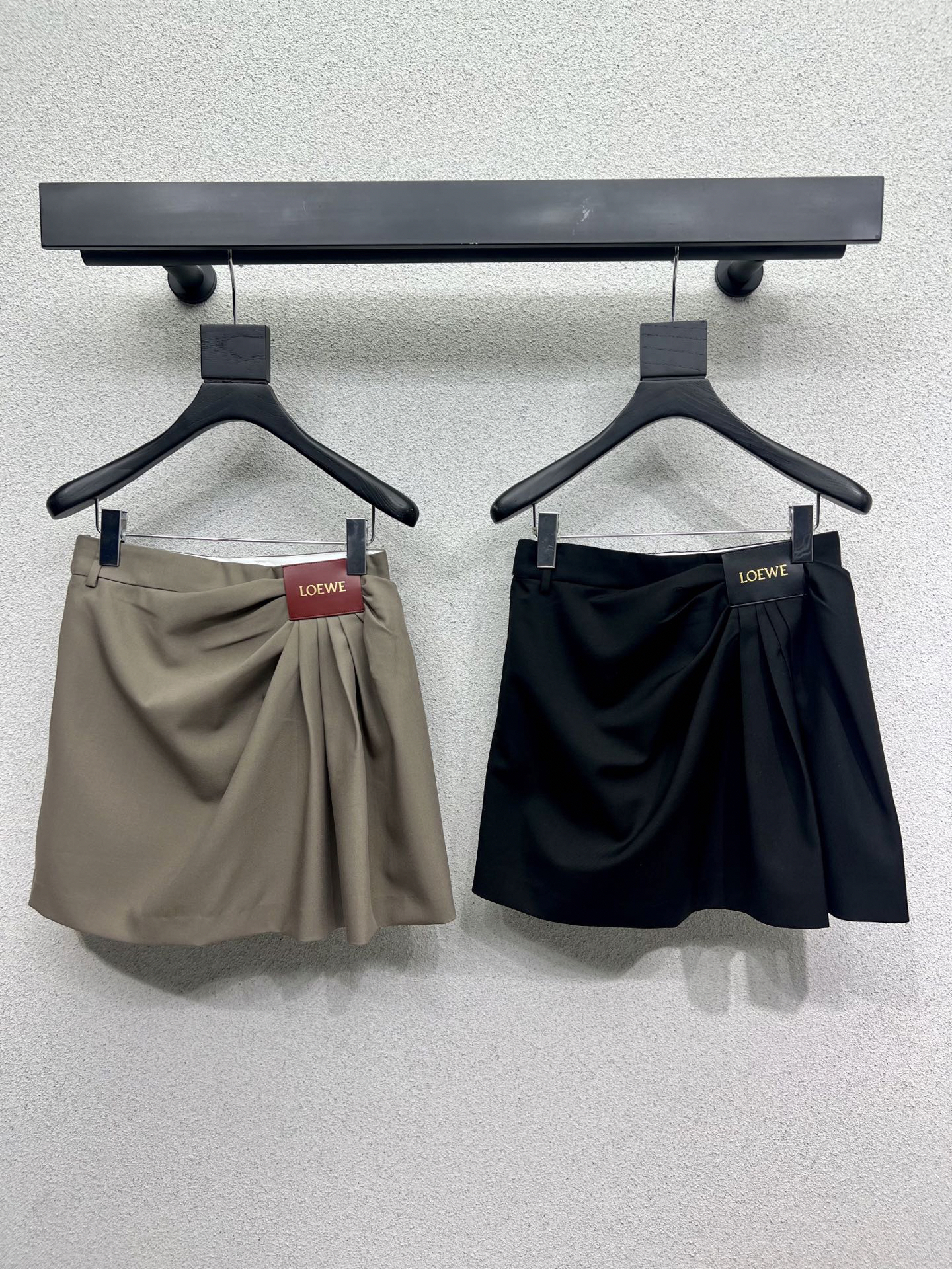 LOE25SS Leather Label Logo Half Skirt