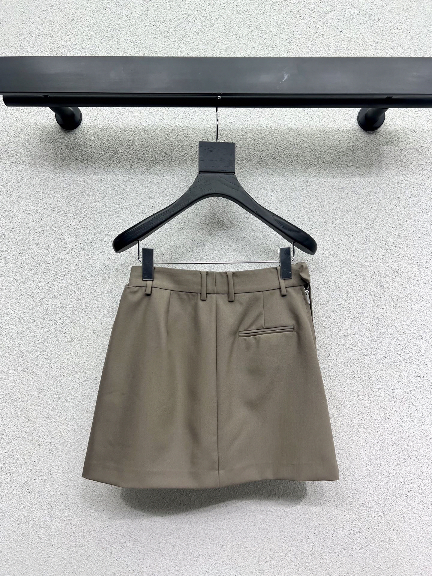 LOE25SS Leather Label Logo Half Skirt