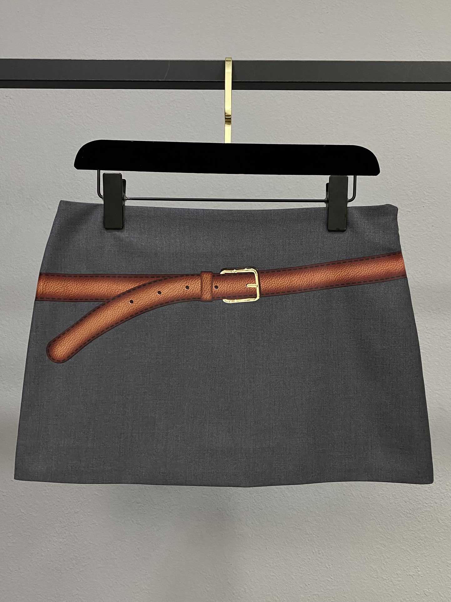 PRAD25SSa-line fit small short skirt