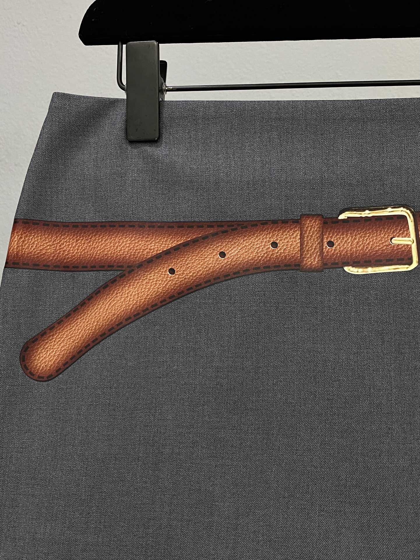 PRAD25SSa-line fit small short skirt