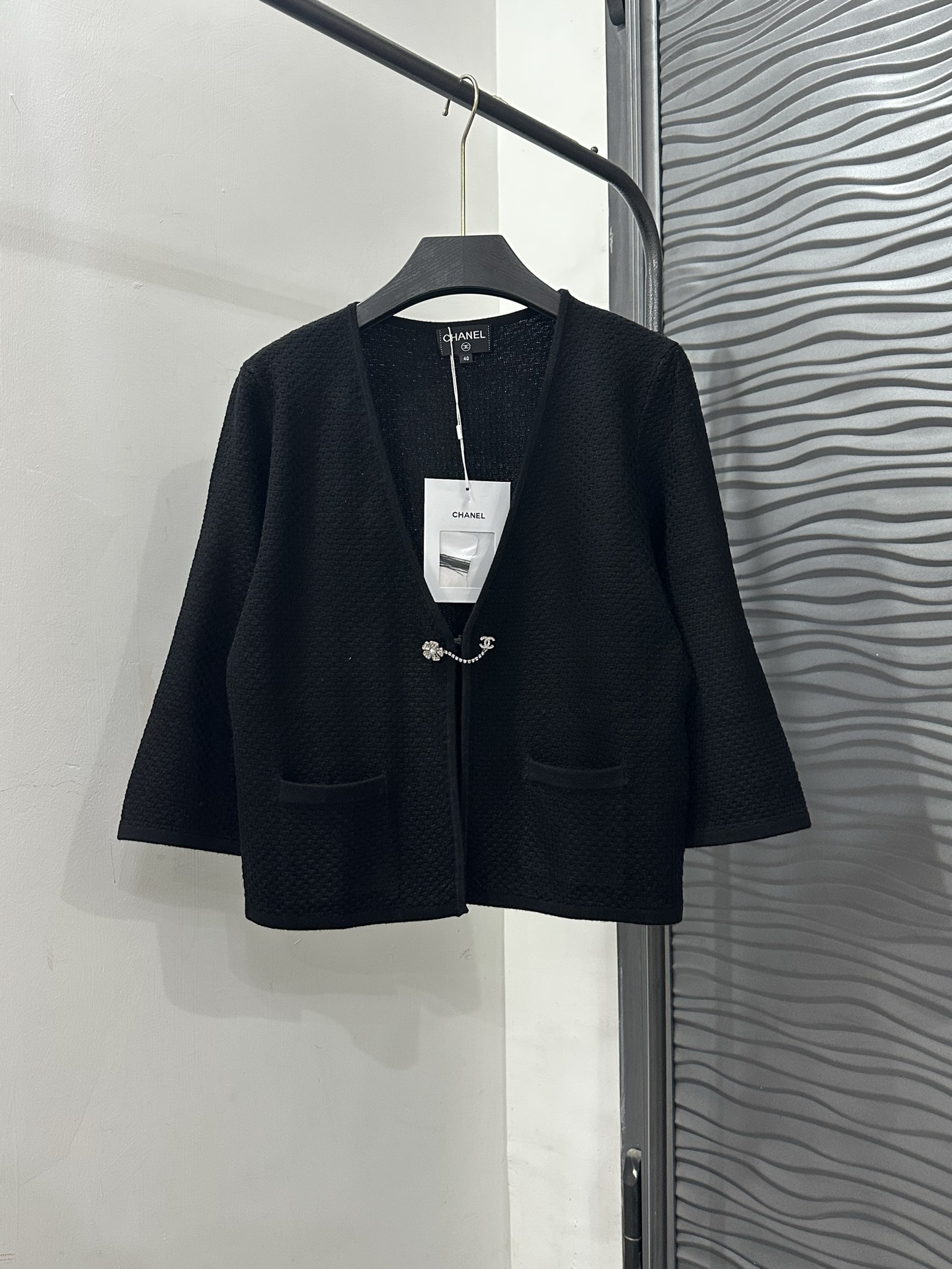 CHANE25SS Knitted V-neck Cardigan