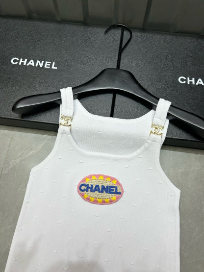CHNEL Embroidered Badge Pellet Knit Vest