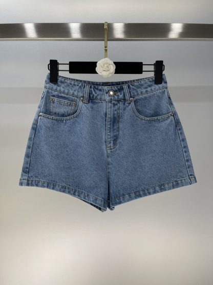 1v Back Pocket Letter Embroidered Shorts