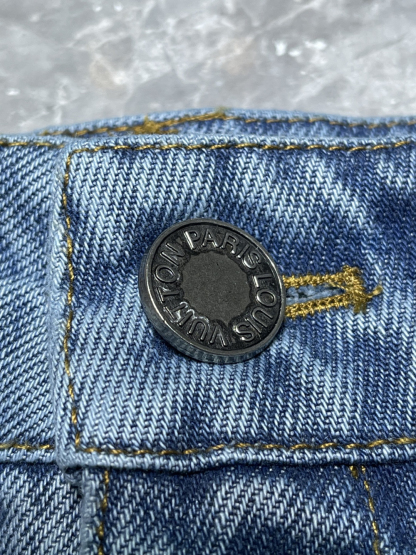 1v Back Pocket Letter Embroidered Shorts