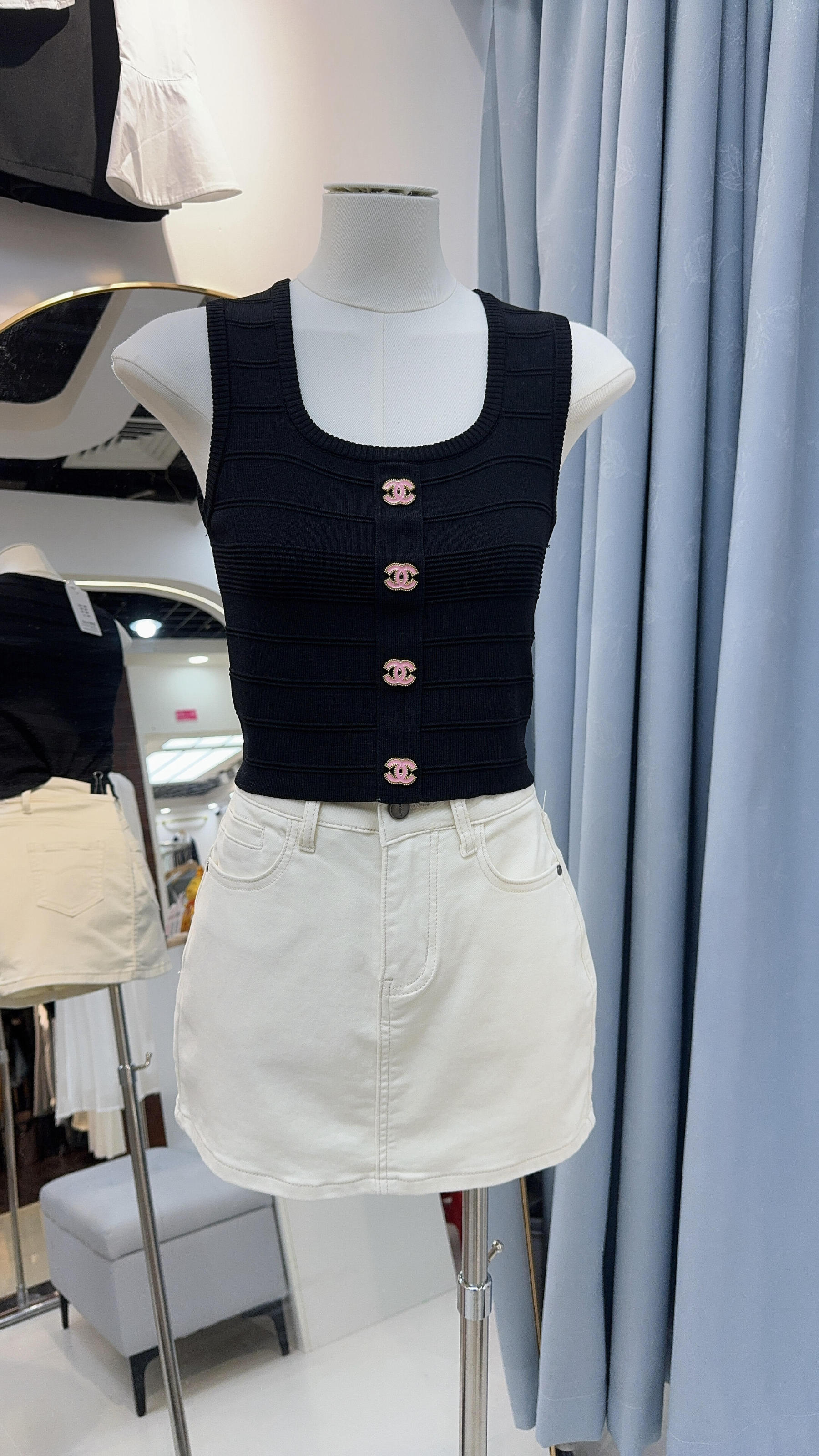 CHNEL knitted undershirt