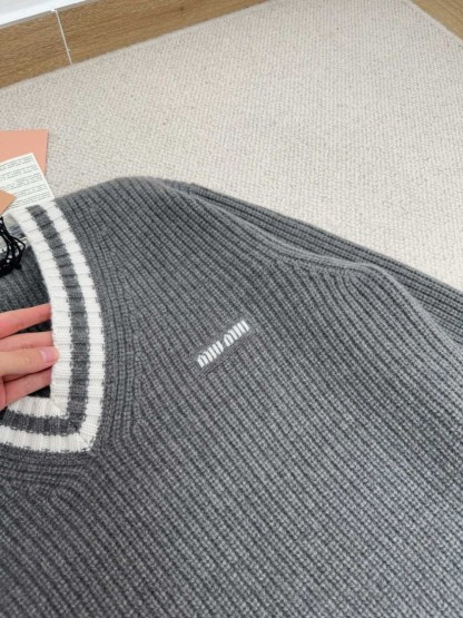 Miu25 New V-Neck White Trim Knit Sweater